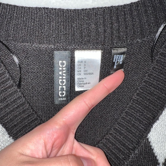 black sweater vest - Picture 3 of 4